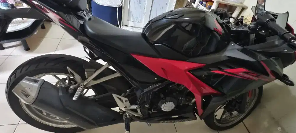Jual cepat Honda CBR 150R 2017 nego