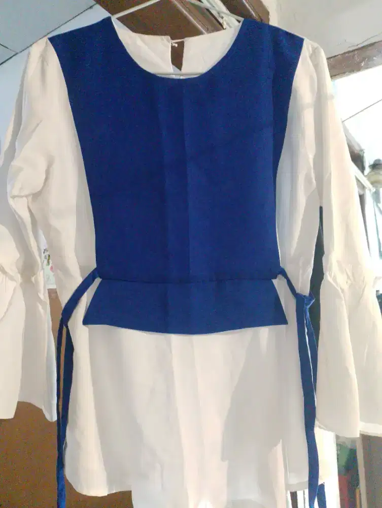 Blouse Wanita Korean Style Biru Putih
