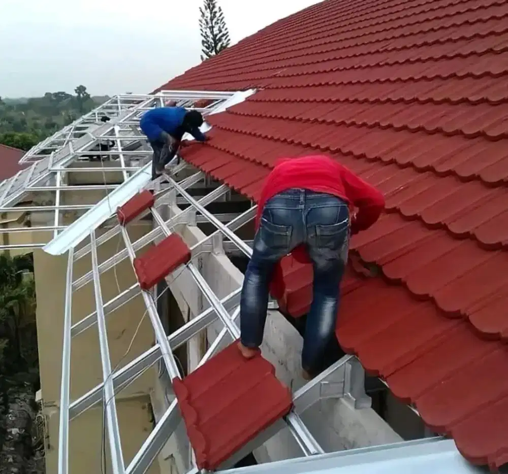 Atap baja ringan terpasang