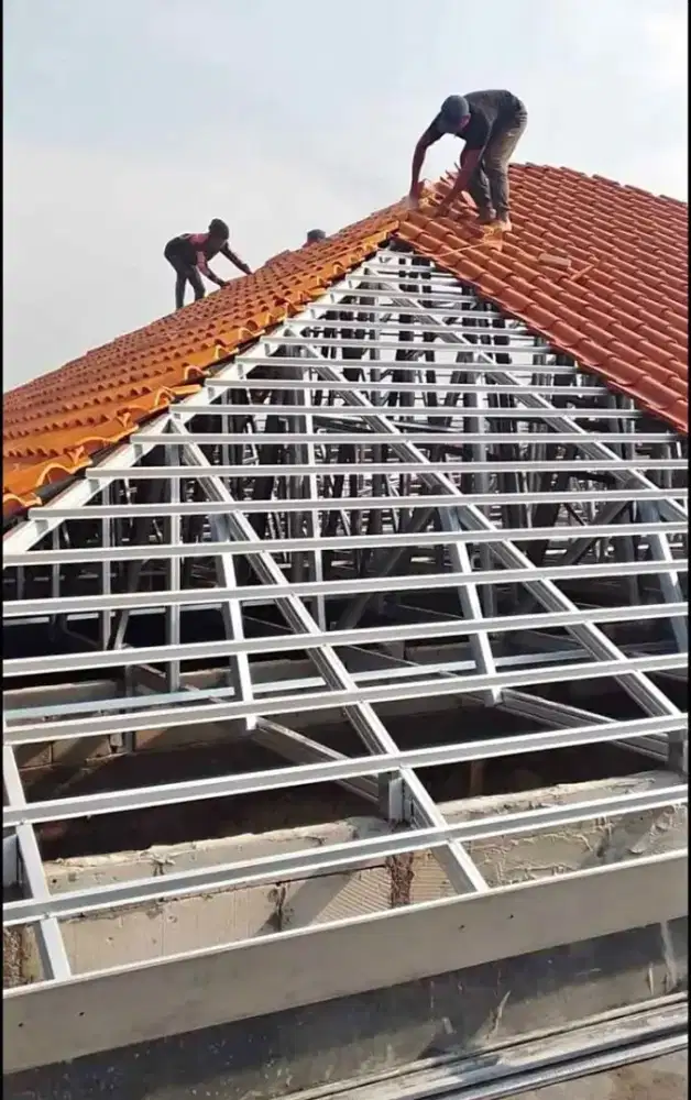 Atap baja ringan terpasang murah dan bergaransi