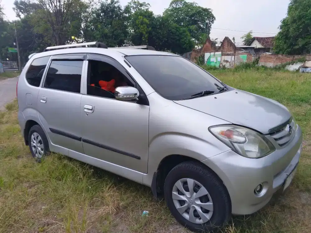 Mobil Xenia Li th.2006 lengkap pajak hidup mesin halus
