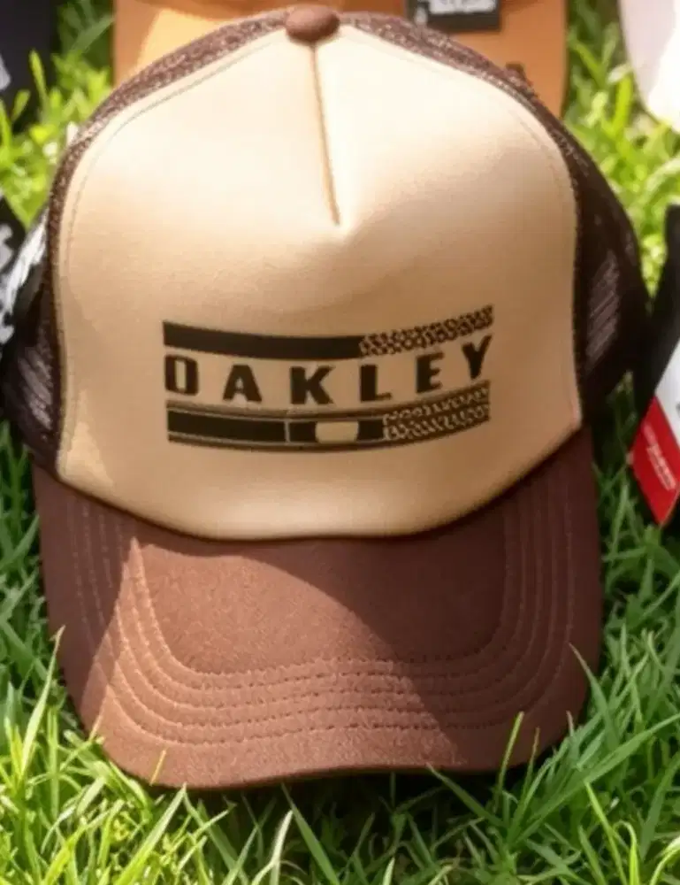 Topi Oakley Trucker Ganteng