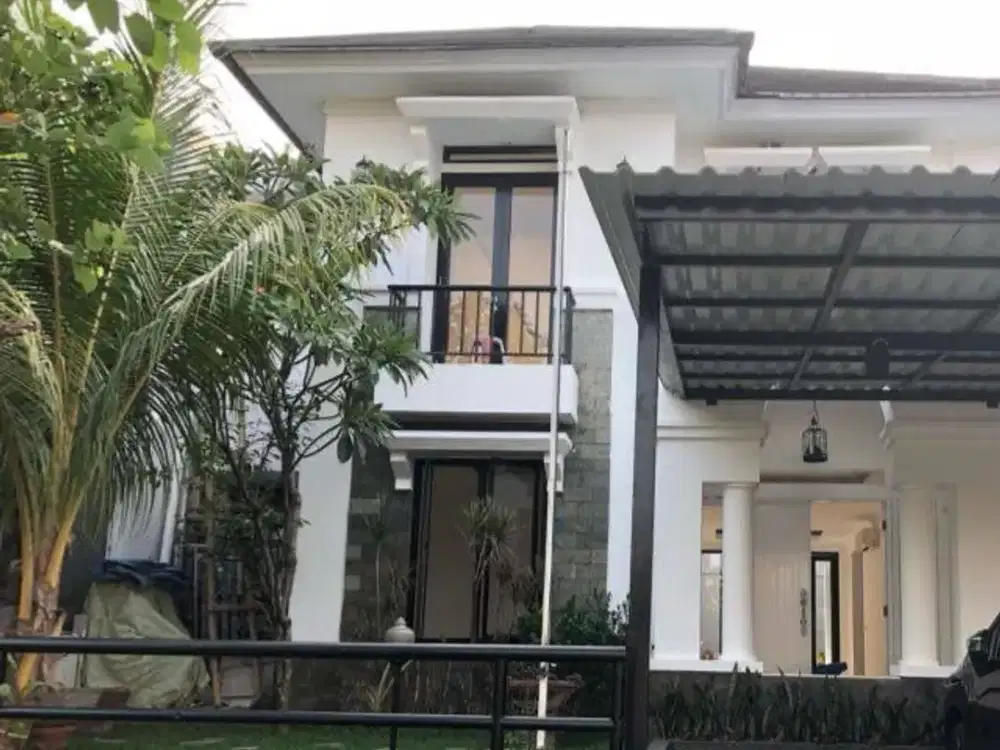 Dijual rumah semi furnished dengan kolam renang pribadi