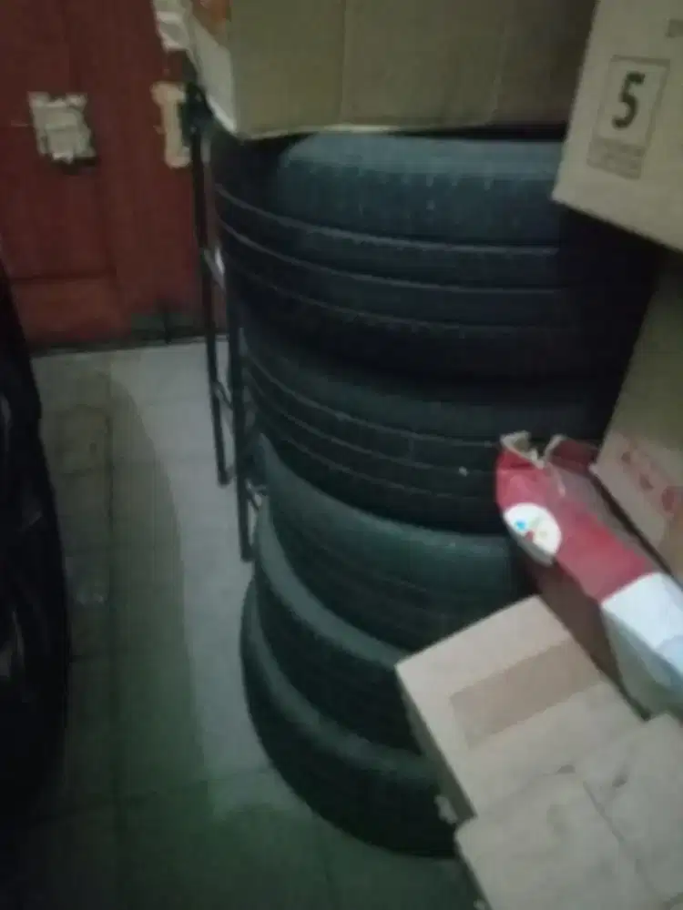 Ban bekas kondisi masih tebel