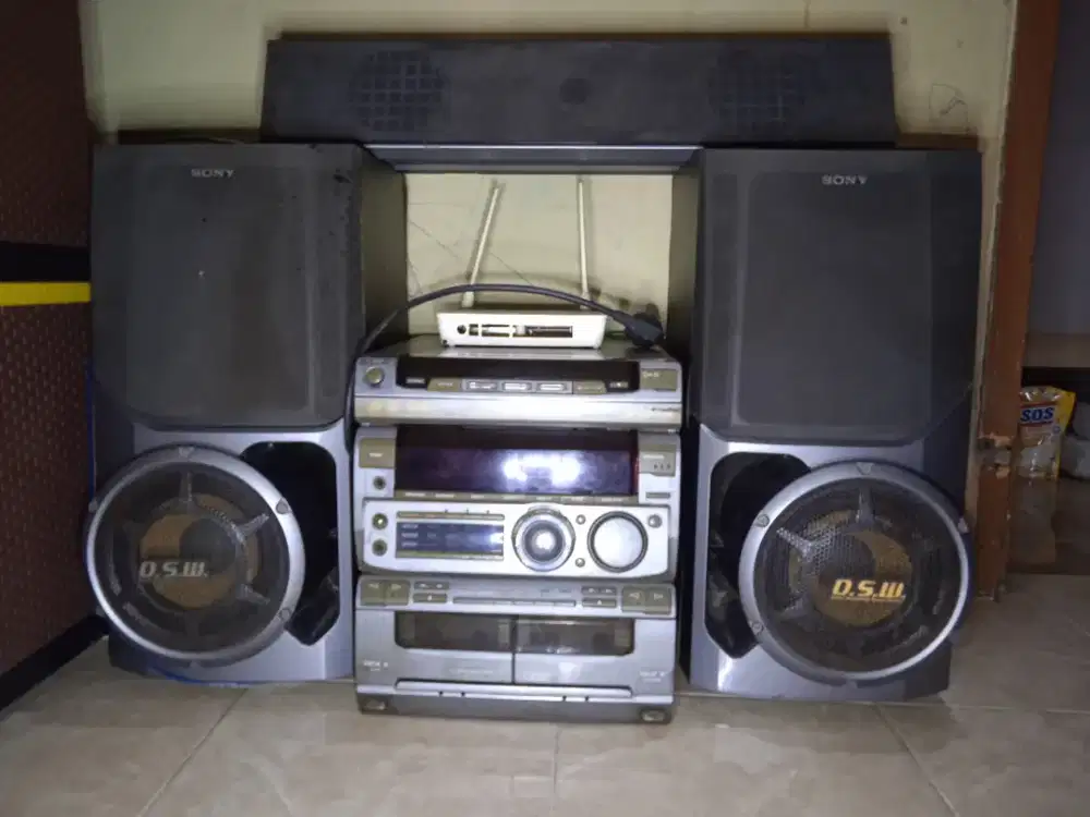 Kompo Sony V 700 bekas