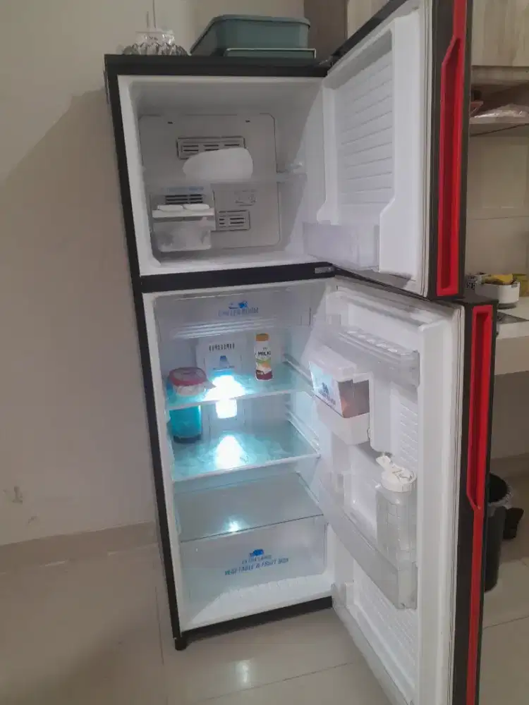 Kulkas aqua 2 pintu