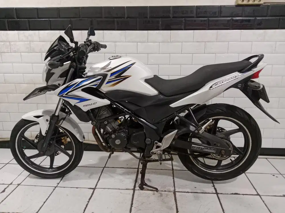 Honda cb150r tahun 2013 cakep orisinil