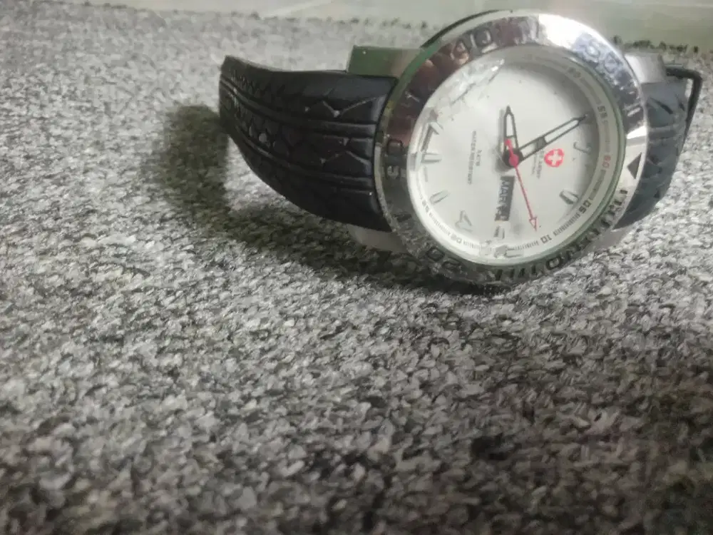 jam tangan Swiss army