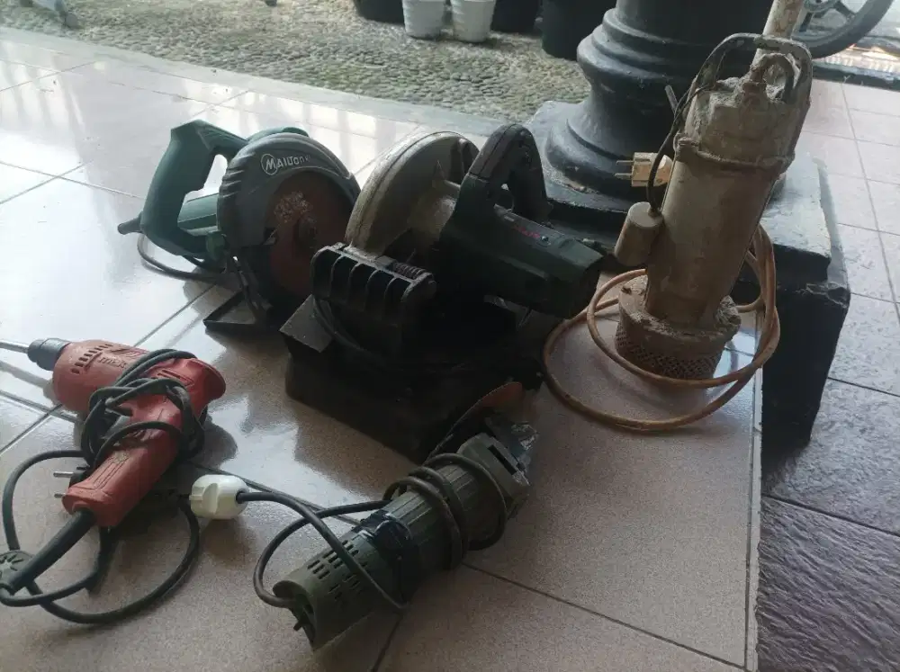 Alat Alat bekas proyek
