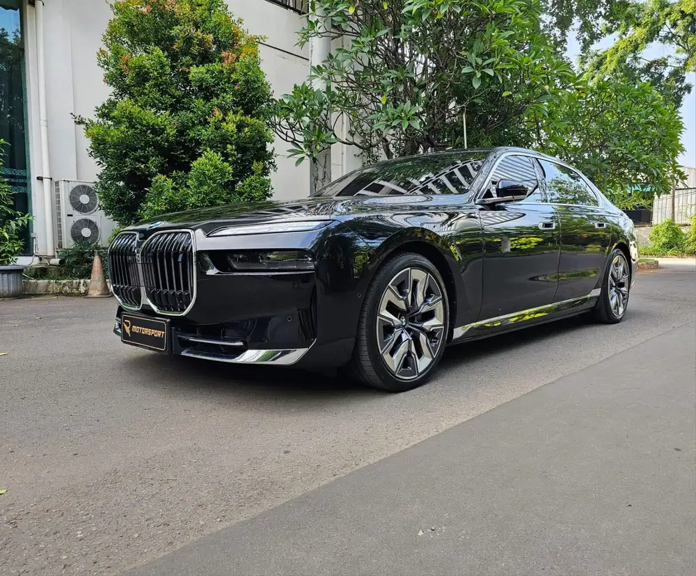 (ODO: 7rb) BMW i7 Granlusso 2025 low km record