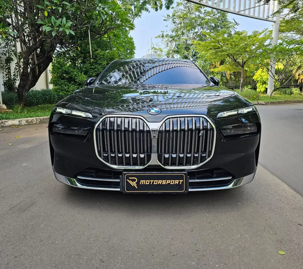 (ODO: 7rb) BMW i7 Granlusso 2025 low km record