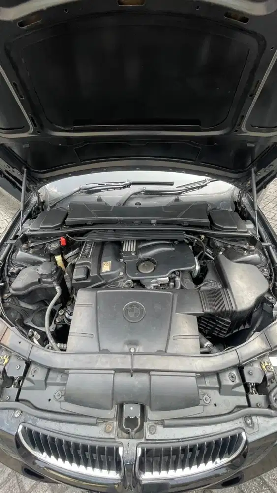 BMW 320i 2005 Bensin