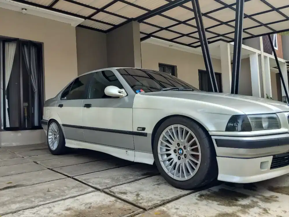 BMW E36 320i M50