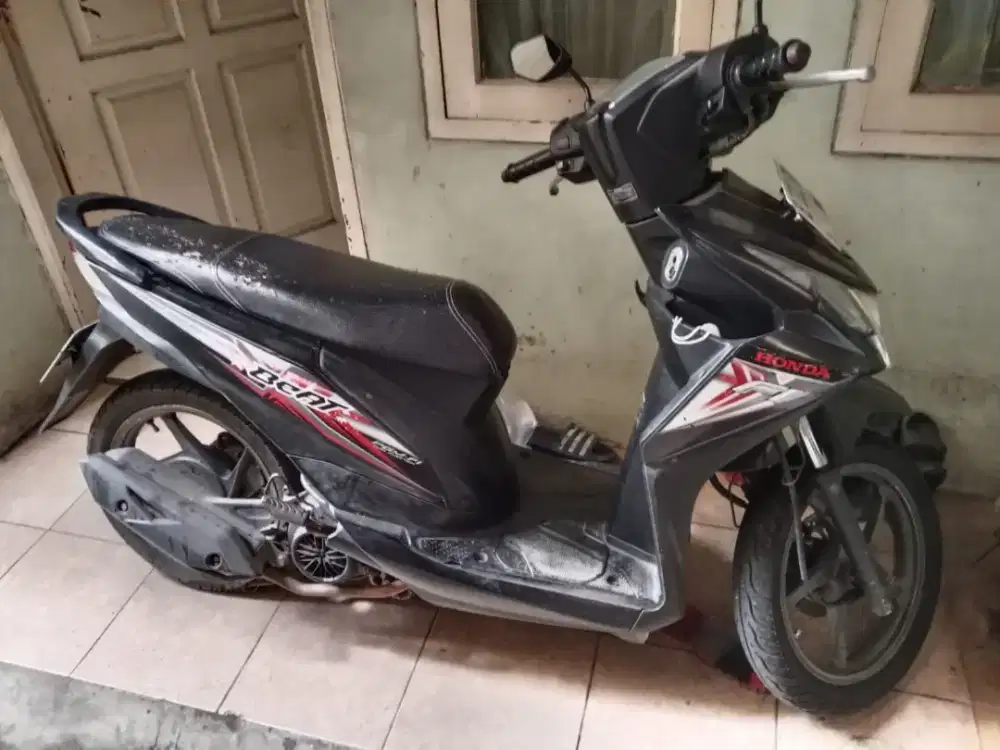 Dijual honda beat 2015