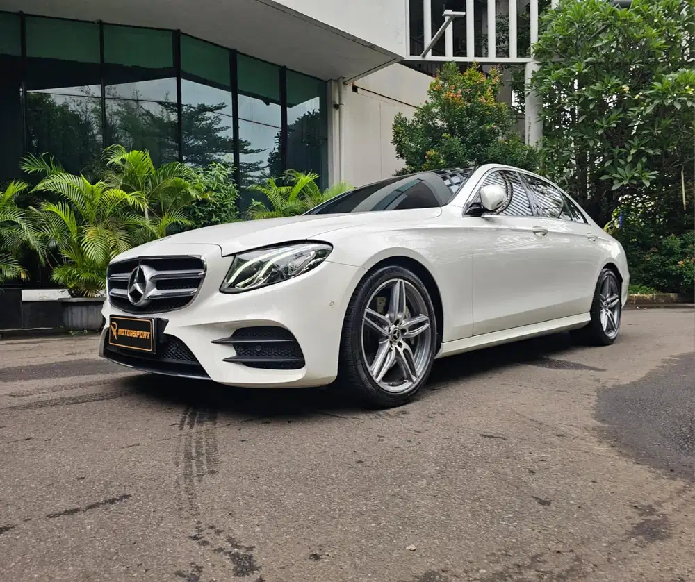 (ODO: 7rb) Mercedes Benz E300 AMG 2018 low km mercy e 300