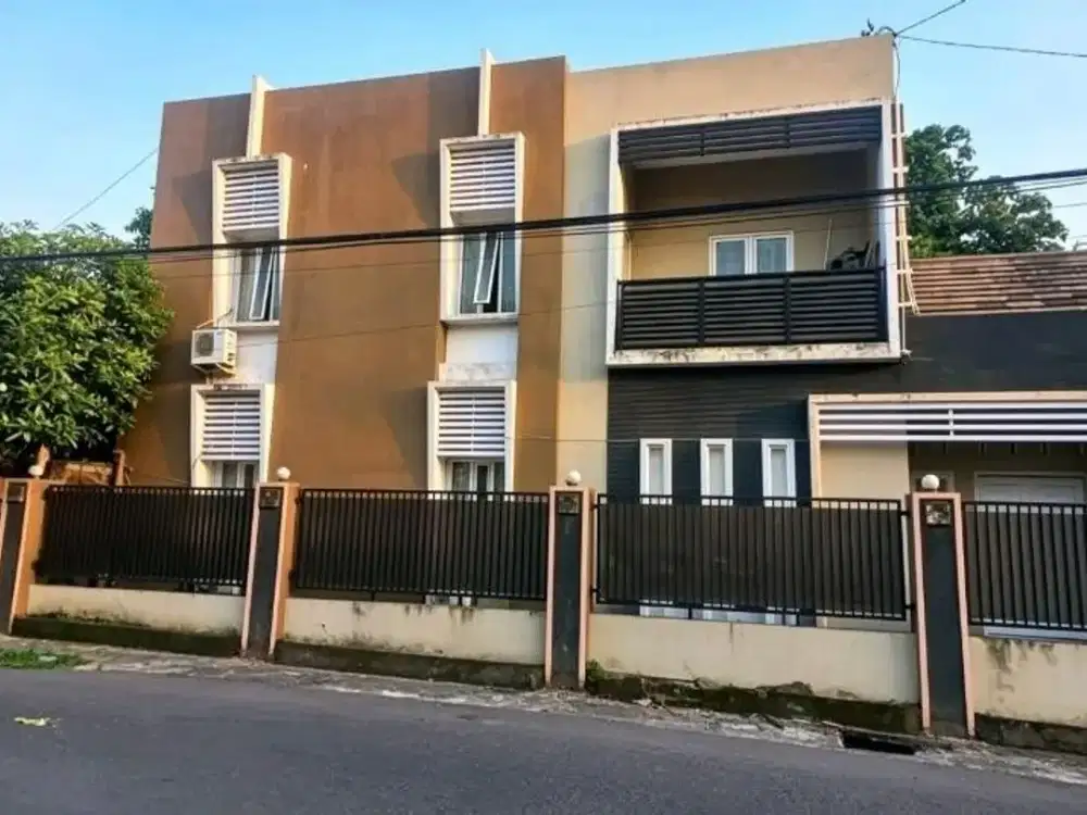 Dijual Rumah 2 lantai + Kios Tepi Jalan Besar di Purwomartani  3 Menit Jalan Solo-Jogja