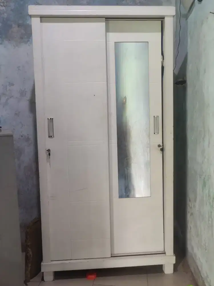 Lemari baju tipe slide