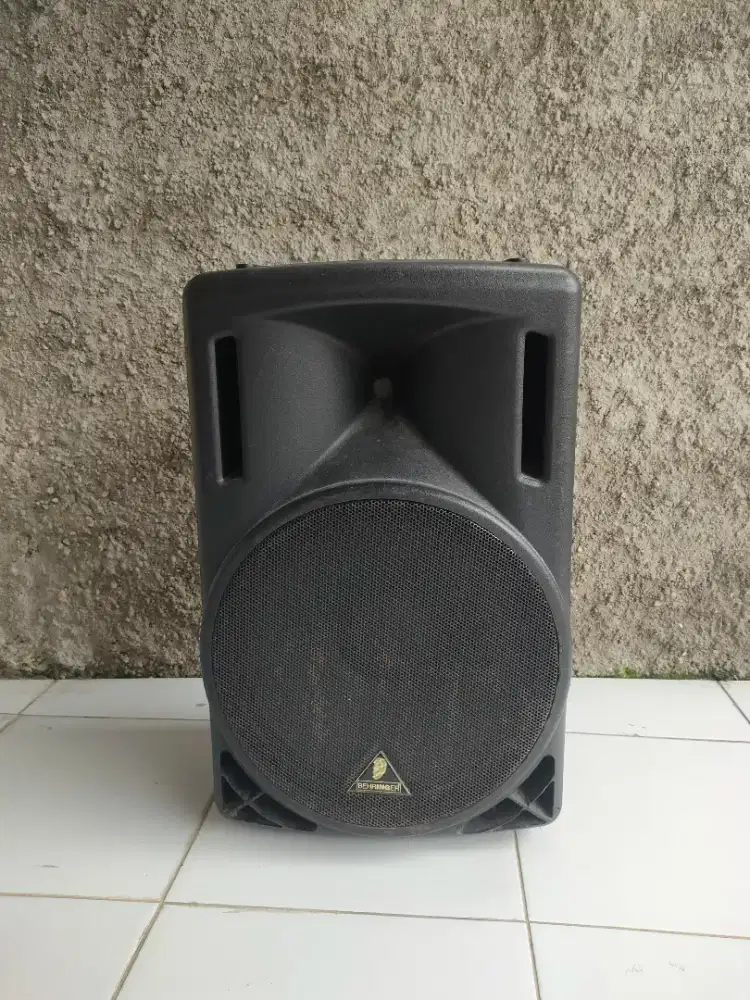 Speaker Aktif Behringer 15 inch