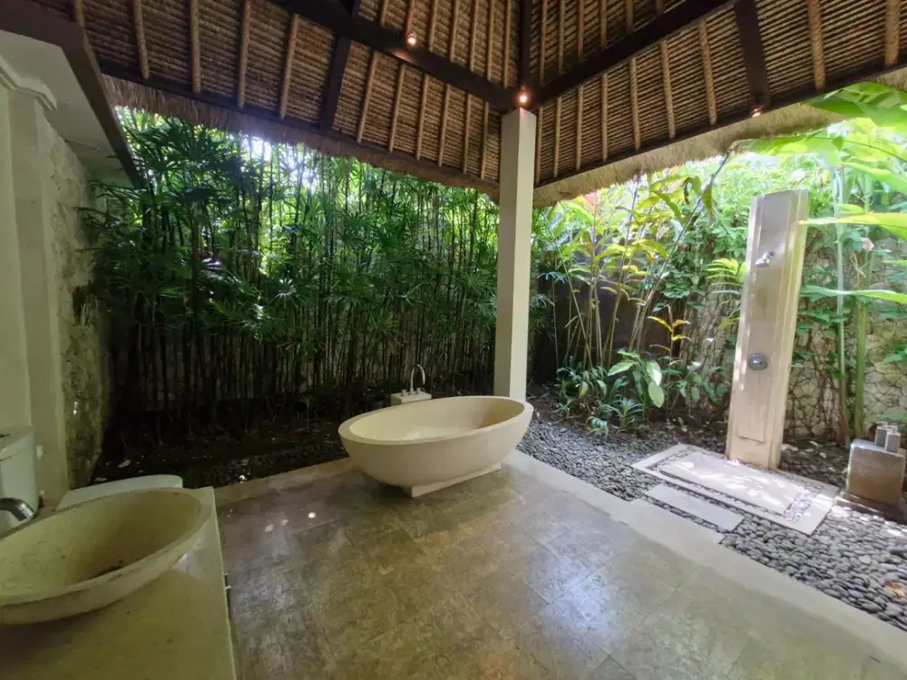 Serene 3BR Villa in Pererenan with big garden and Gated complex - Thumbnail 7