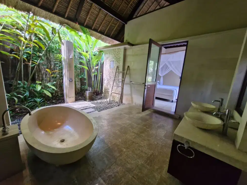 Serene 3BR Villa in Pererenan with big garden and Gated complex - Thumbnail 8