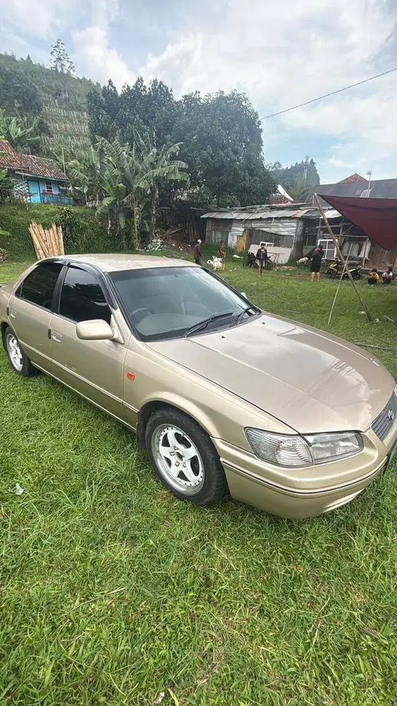 WTS Toyota Camry GLX 2.2 Bensin Tahun 2000