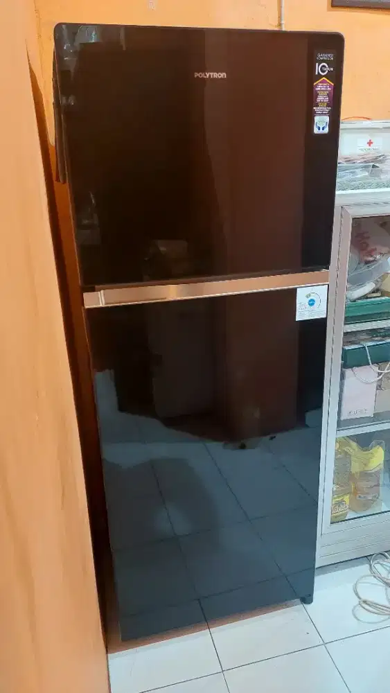 Kulkas Polytron 2 pintu 240L
