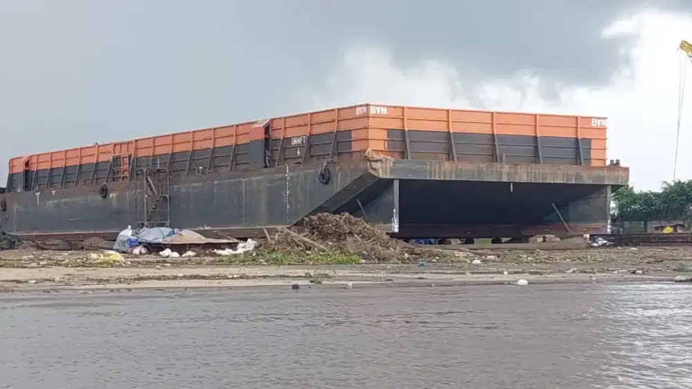 Di jual tongkang / Barge 270 feet tahun 2011