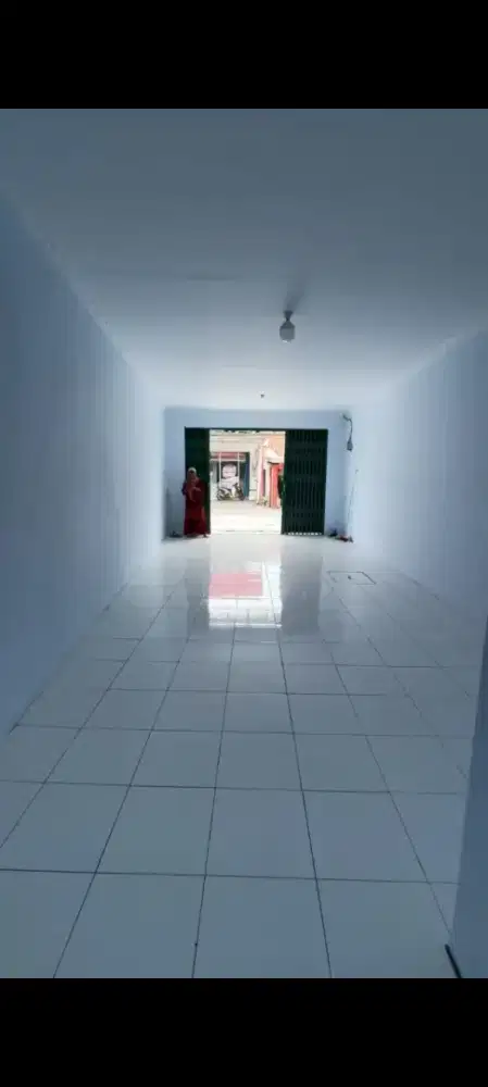 Dijual kios di perempatan cilodong