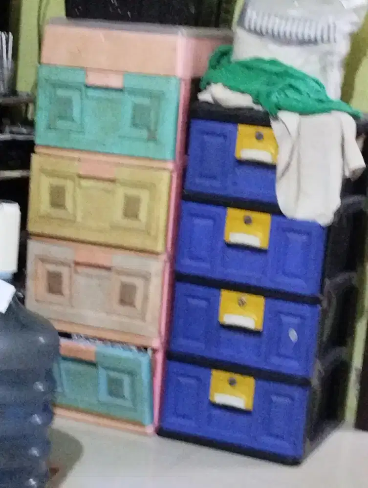 Lemari 4 tingkat bekas kost