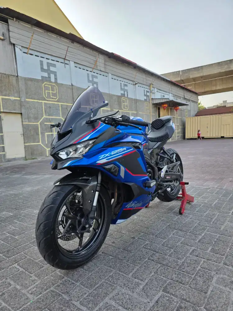Kawasaki ZX25R ABS QS Spido TFT Biru 2023