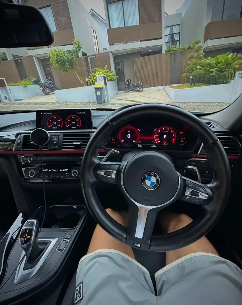 BMW 320i 2018 Bensin