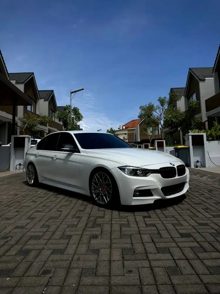 BMW 320i 2018 Bensin
