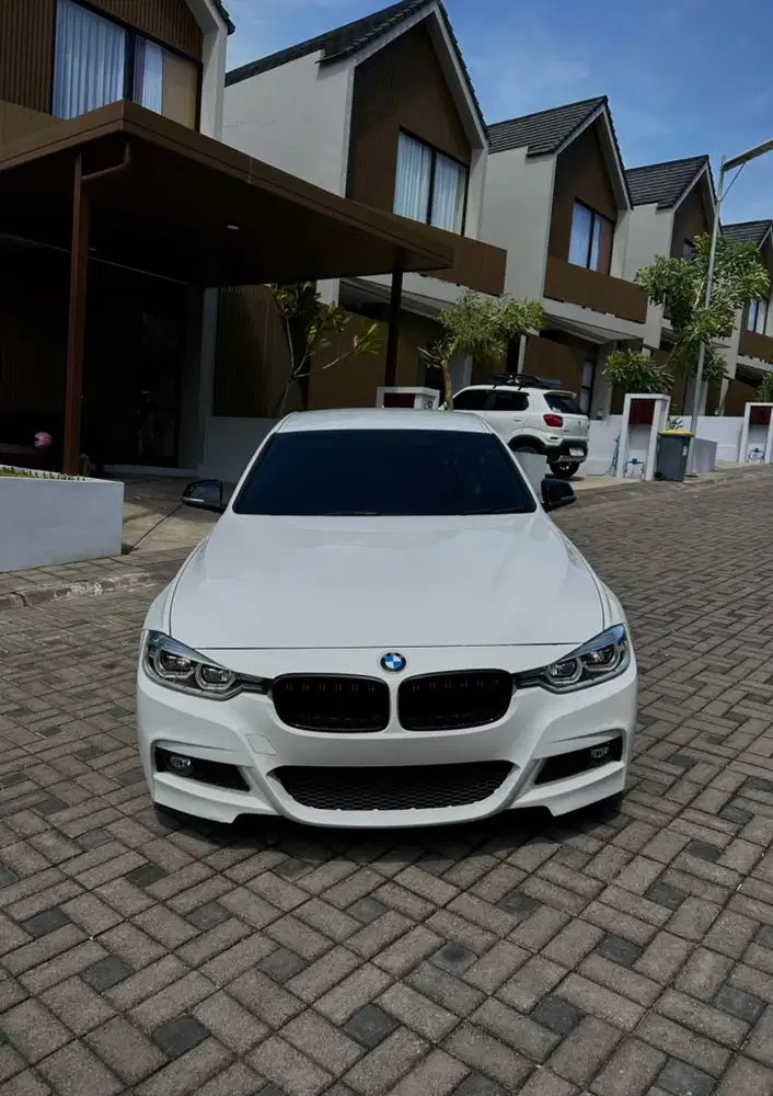 BMW 320i 2018 Bensin