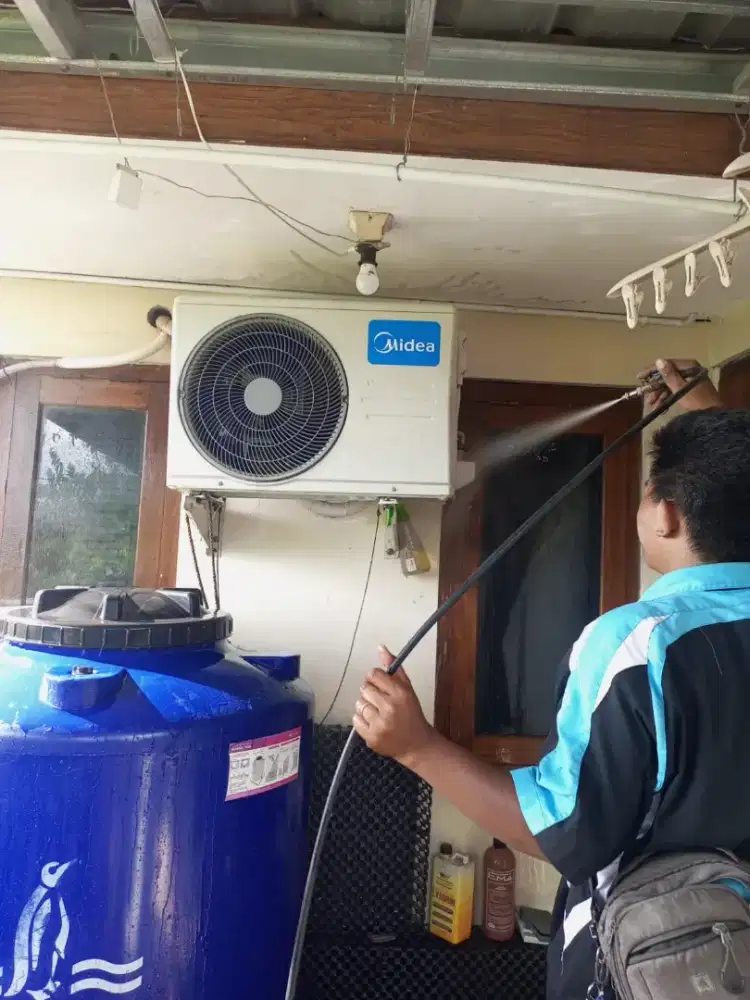 Jasa cek kulKas & isi freon Bergaransi