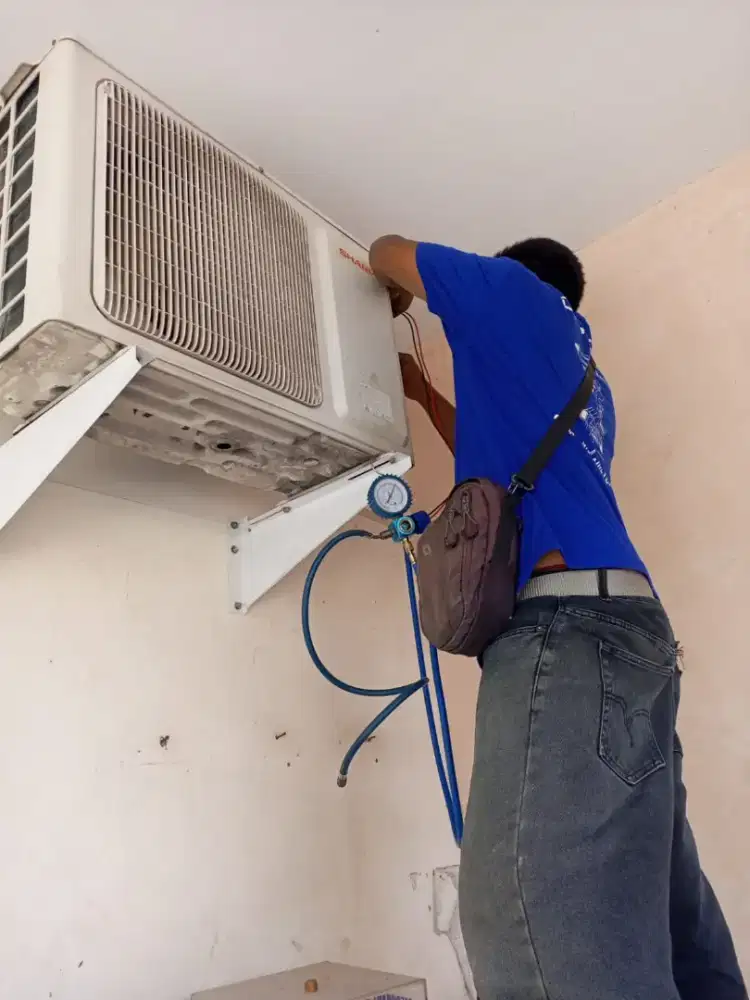 Jasa cek kulKas & isi freon Bergaransi