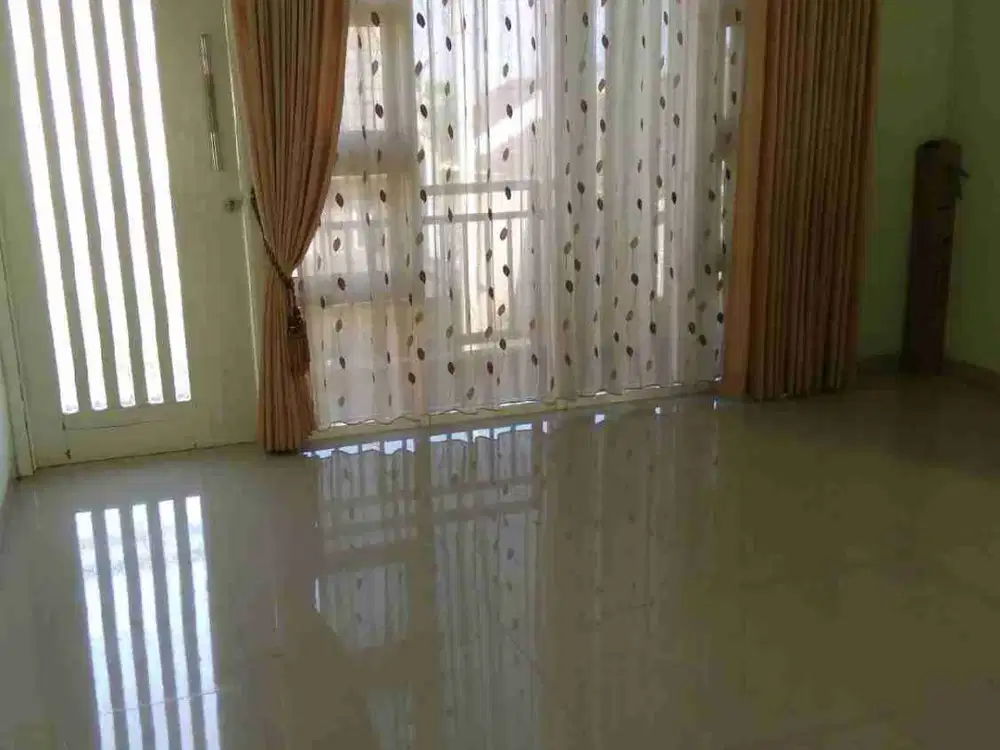 RUMAH MEWAH 4 KAMAR MALANG SEWA