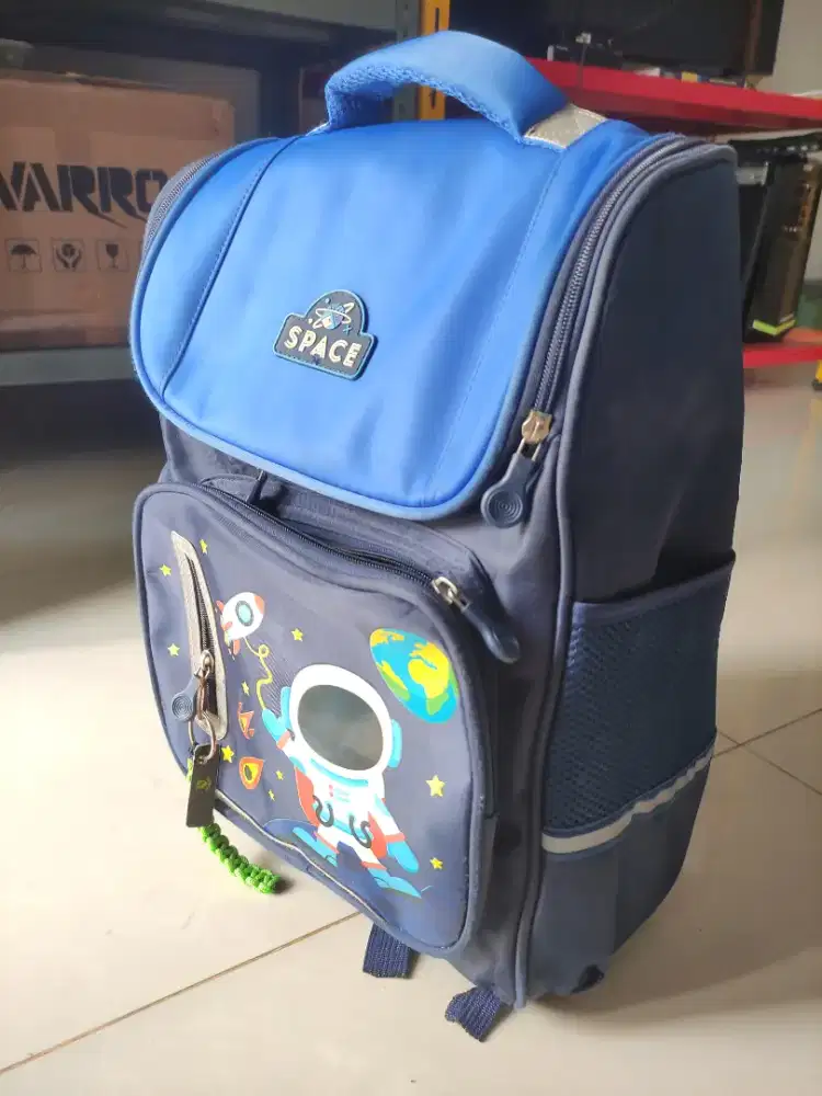 Tas sekolah planet
