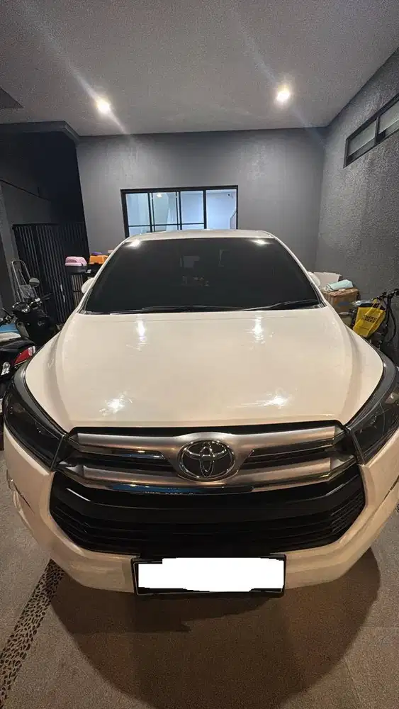 Toyota Kijang Innova V (2016)