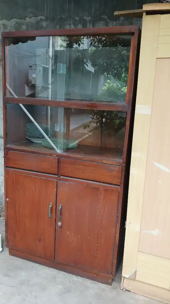 Lemari jati antik