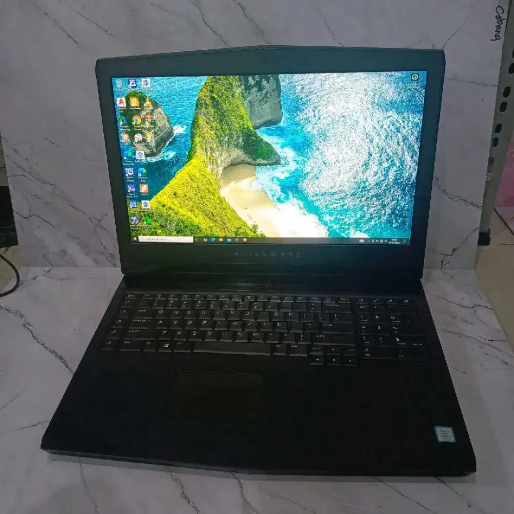 Alienware 17 R4 Intel Core i7-7700hq Ram 16/126ssd +1tb hdd  gtx 1070