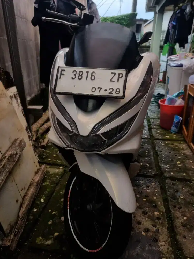 Honda pcx 2018 putih