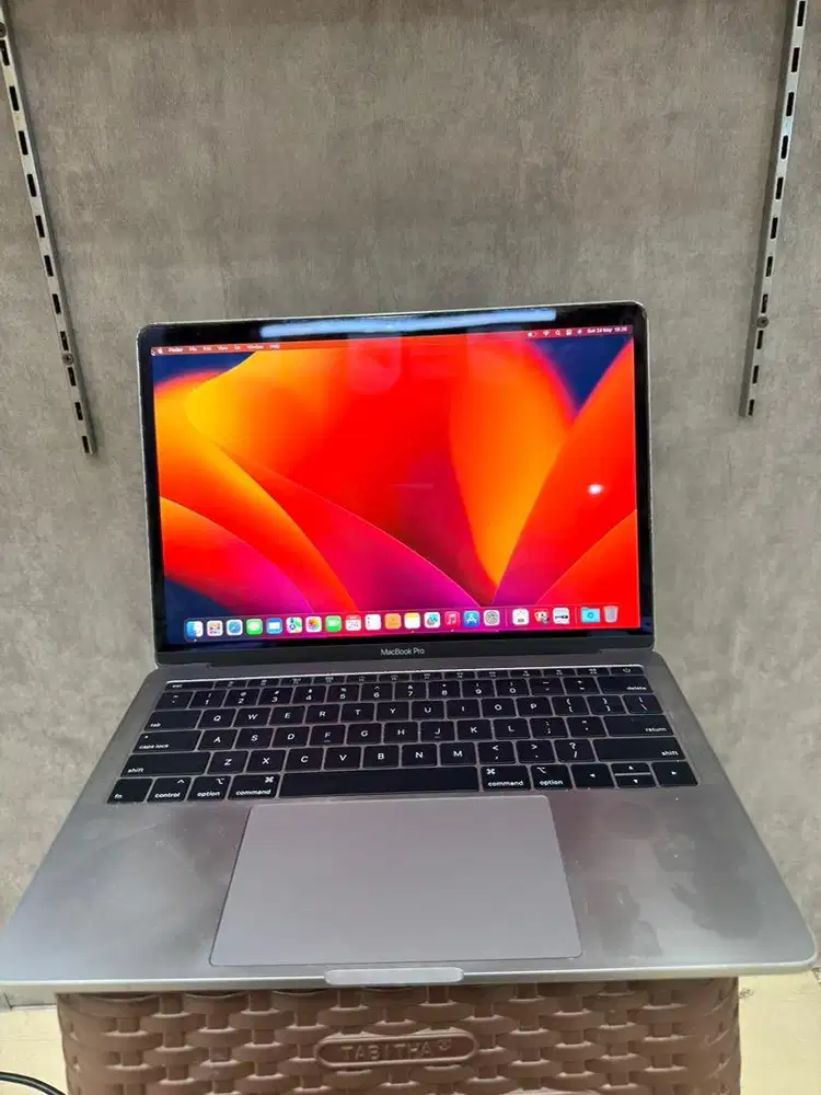 Macboox Pro 2017 8/256  13 inch batangan
