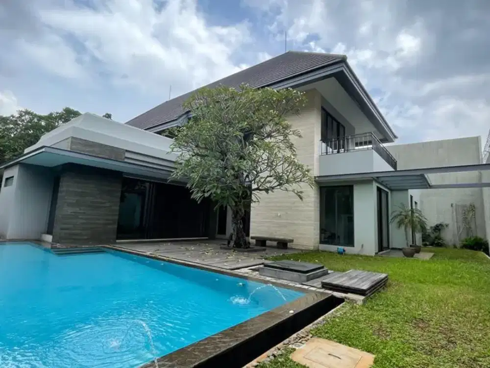WANT TO SELL — Rumah Mewah di Senopati Kebayoran Baru dengan Swimming Pool & Lahan Luas