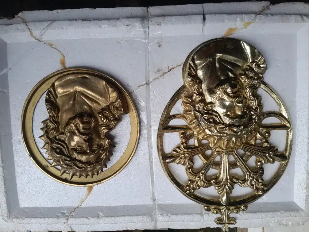 Barang antik kuningan Jesus