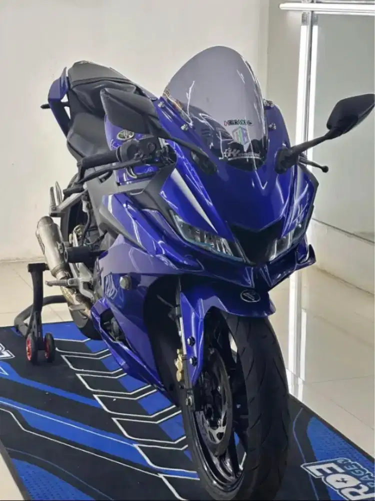 R15 V3 2017 Biru