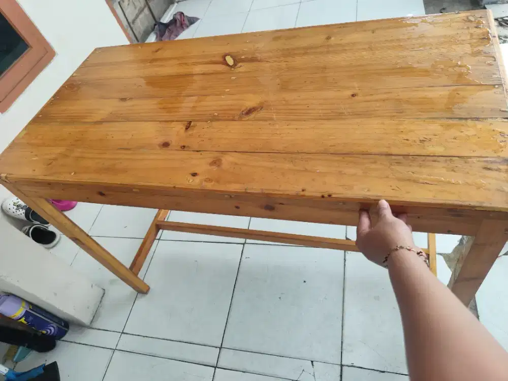 Meja kayu warna yellow gold