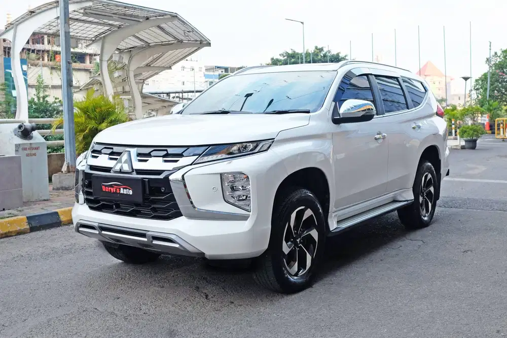 2025 Mitsubishi Pajero Sport Dakar AT Diesel Sunroof Like NEW TDP 56jt
