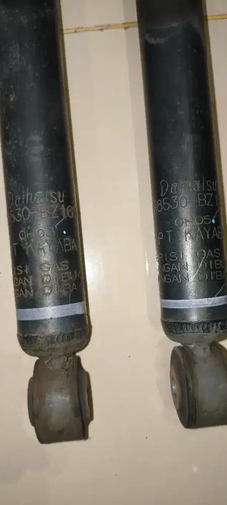 Shockbreaker belakang Sigra Calya seken