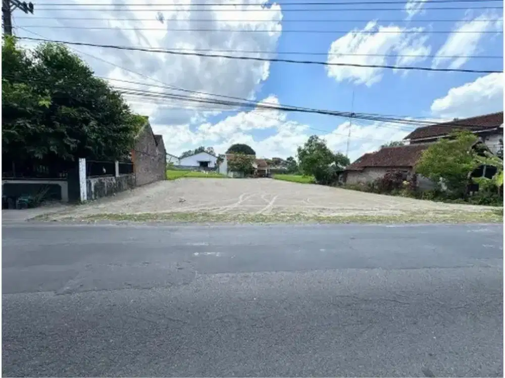 Dijual Tanah Yogyakarta di Jl. Raya Berbah-Kalasan Dekat Keraton Ratu Boko