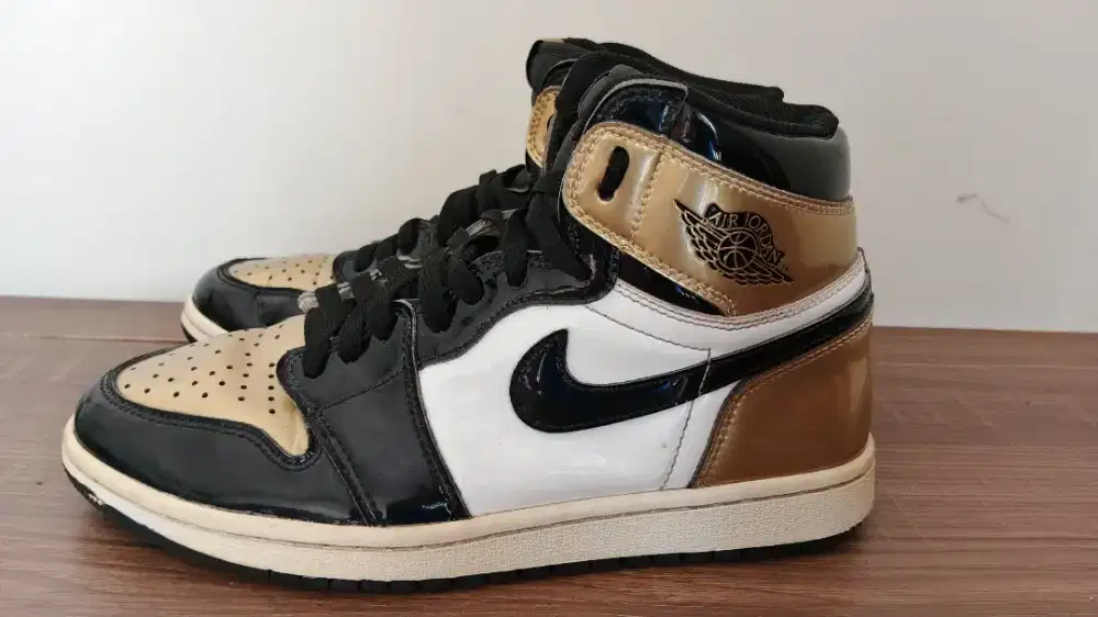 Nike Air Jordan 1 Retro High OG NRG Gold Toe Size 42,5